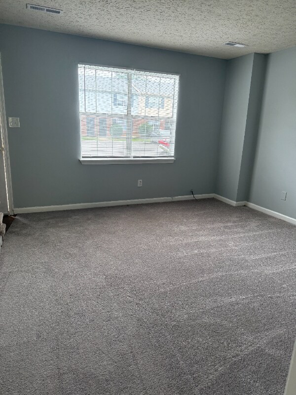 Foto del edificio - 15 Ferguson Dr