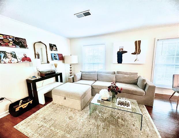 Foto del edificio - 4336 Donnelly Ave