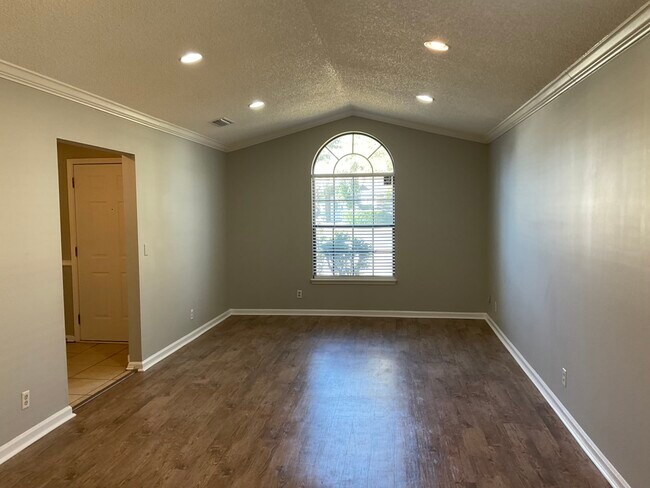 Building Photo - 2069 Waterfoot Ln