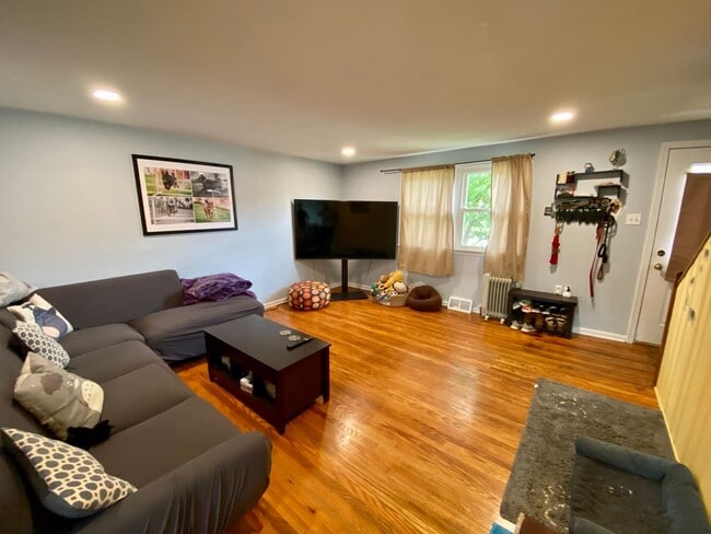 Building Photo - Stunning 3-Bedroom Townhouse in the Heart of West Chester! Available mid-February!