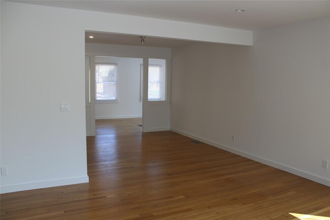 Building Photo - 127 Belleview Ave