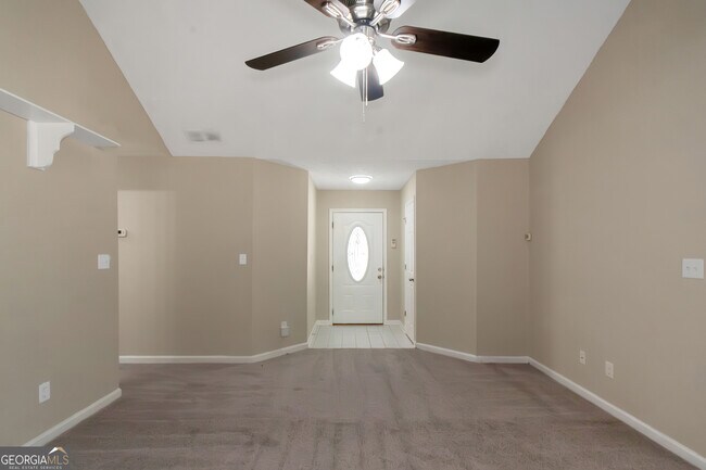 Foto del edificio - 123 Willow Springs Ln