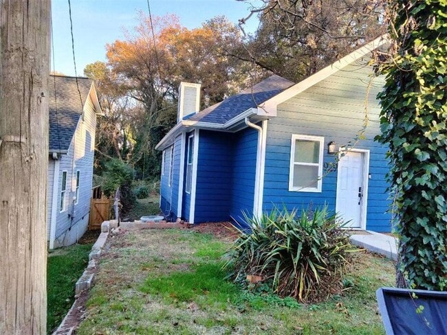 Foto del edificio - 929 N Grand Ave NW