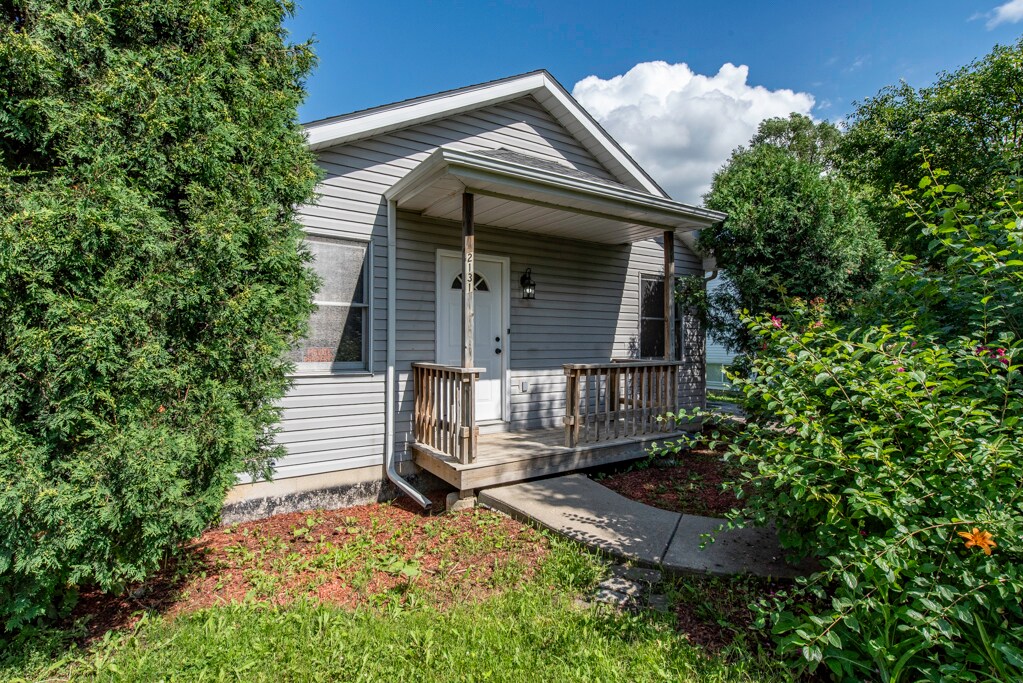 Primary Photo - 2131 Prospect Ave
