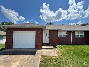 Building Photo - 1060 Lake Dr