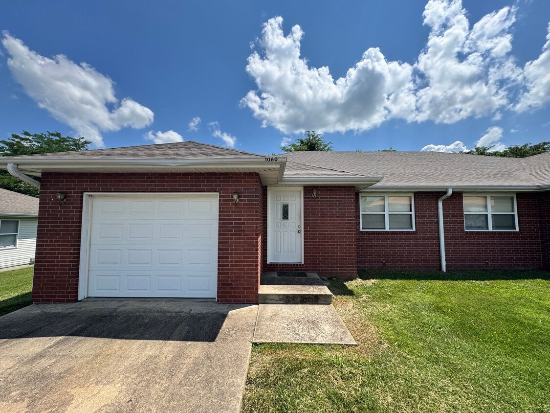 Primary Photo - 2 Bedroom, 2 Bathroom Duplex