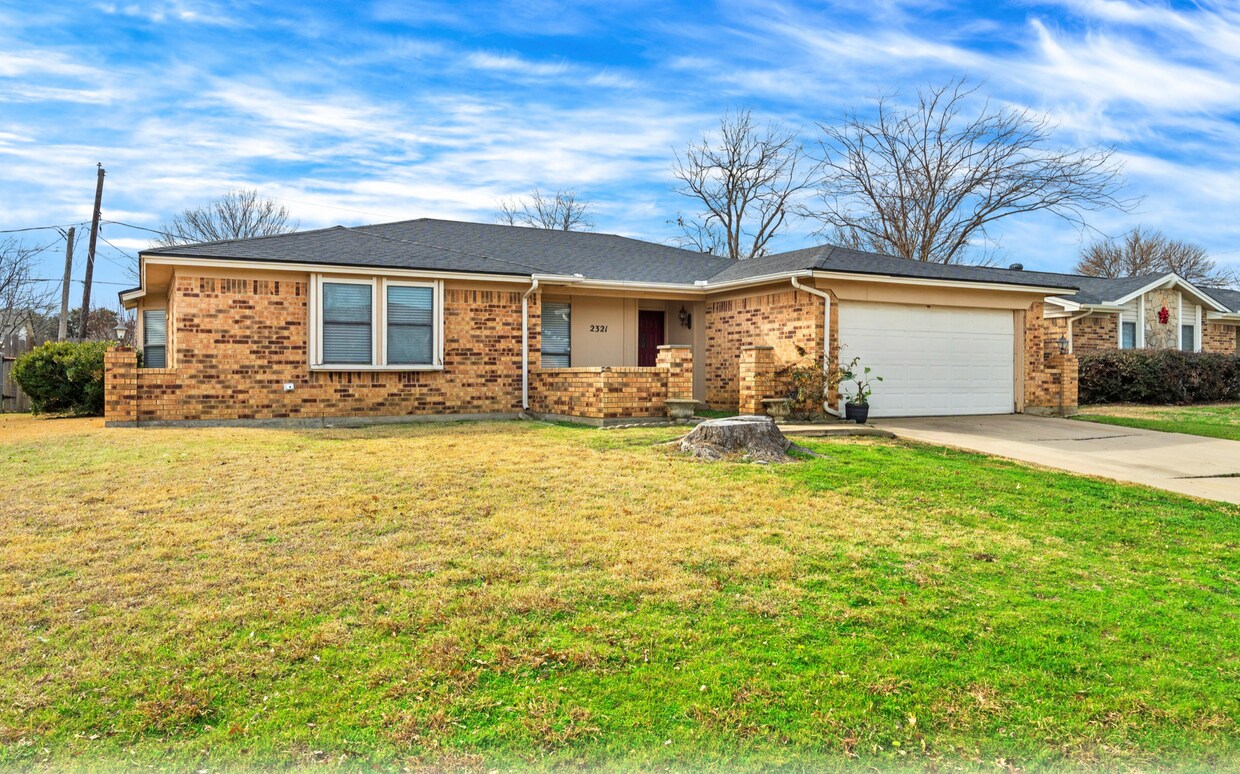Photo - 2321 Parkside Dr.