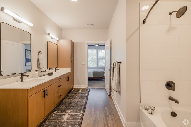 2 habitaciones, 2 baños - 1110 pies cuadrados - Baño principal - Southerly LoSo