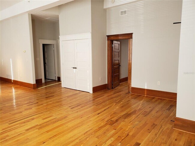 Foto del edificio - 1209 N Franklin St