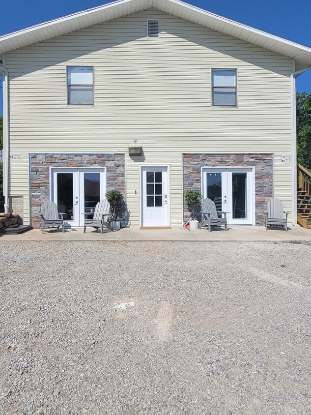 Front of building - 43 Wards Plz