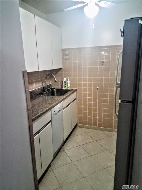 Foto del edificio - 87-30 62nd Ave