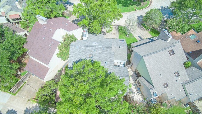 Foto del edificio - 923 Cranberry Hill Ct