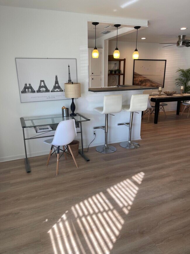 Foto del edificio - 247 W High Point Ct