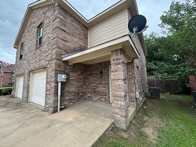 Building Photo - 909 Parkplace Ridge