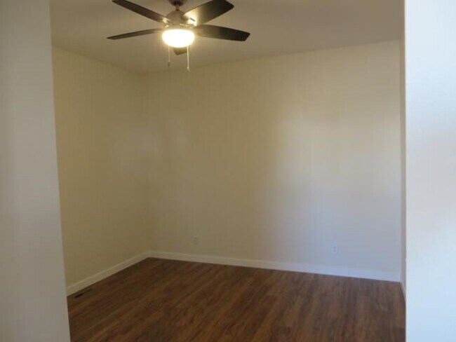 Master bedroom with fan - 509 Market St