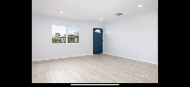 Foto del edificio - 341 S Gordon St