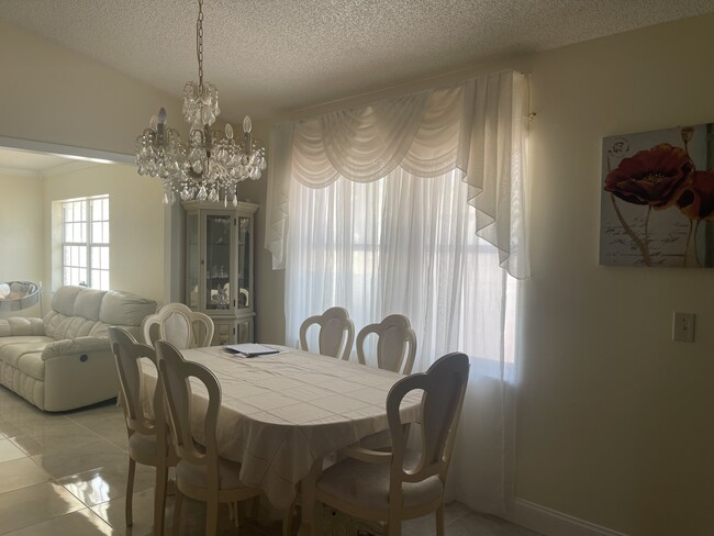 Building Photo - 12840 SW 11th Pl