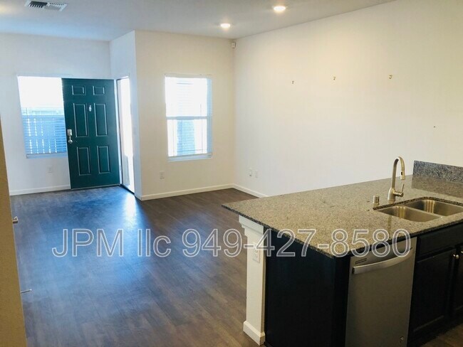Foto del edificio - 537 Autumn Breeze Cir