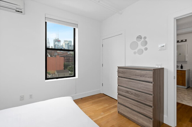 Foto del edificio - 517 W 45th St