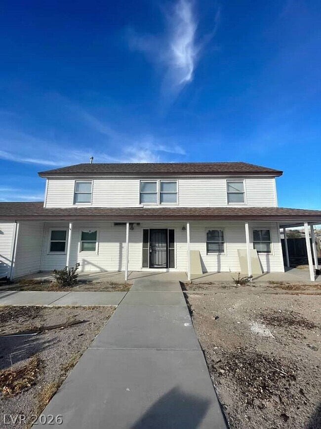 Building Photo - 1590 Mustang Dr