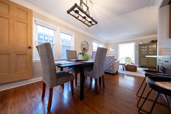 Foto del edificio - 2626 N Vincent Ave