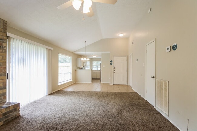 Building Photo - 8215 Eastern Bluebird Dr