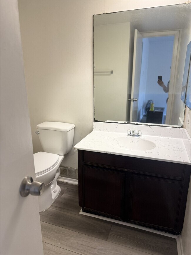 Foto del edificio - 7071 Chasewood Dr