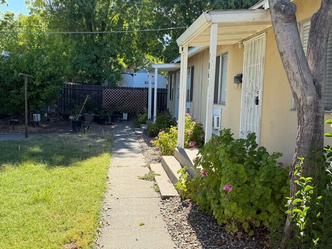 Foto del edificio - 1061 E Monte Vista Ave