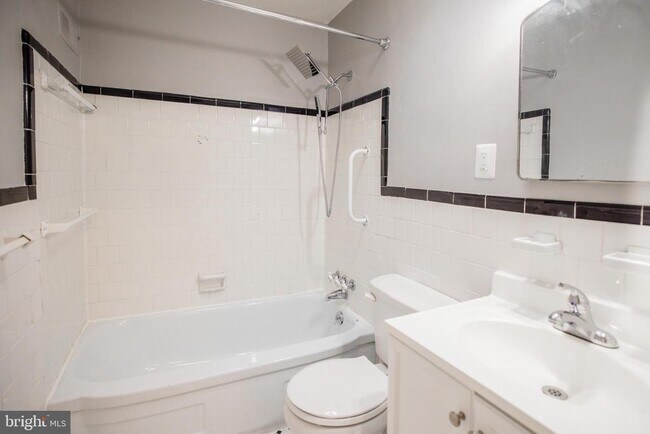 Foto del edificio - 8325 Dalesford Rd