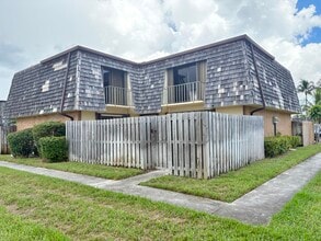 Building Photo - 385 Lake Arbor Dr