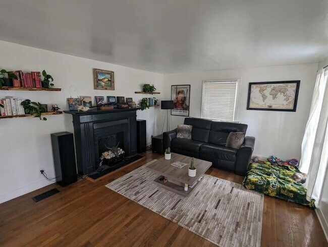 Foto del edificio - 2403 Jarratt Ave