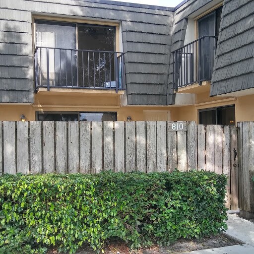 Building Photo - 810 8th Way