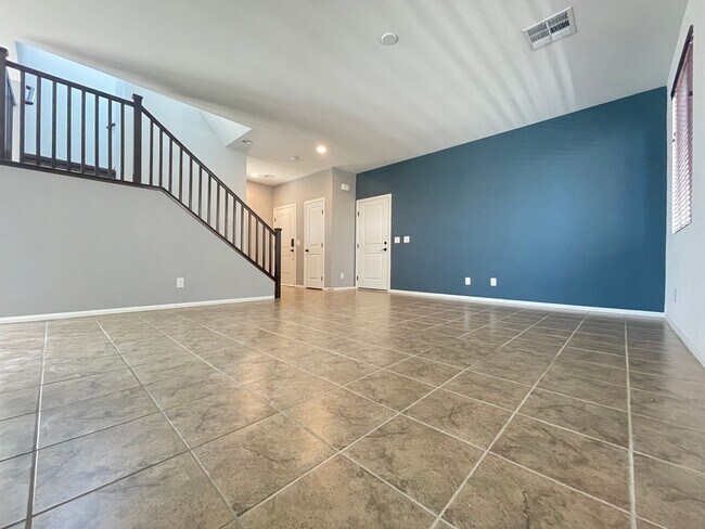 Building Photo - Amazing 3 bedroom in master planned commun...