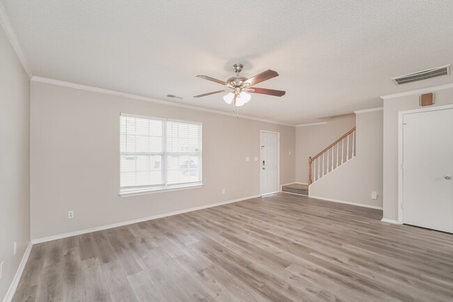 Building Photo - 3079 Champion Ln SW