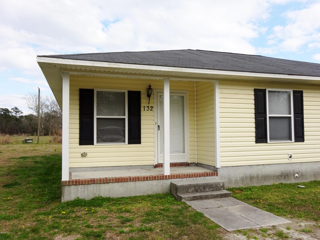 111/113 Lainmark Dr, Hubert, NC 28539 Townhouse for Rent in Hubert