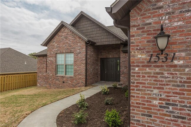 Building Photo - 1531 Abbey Ln