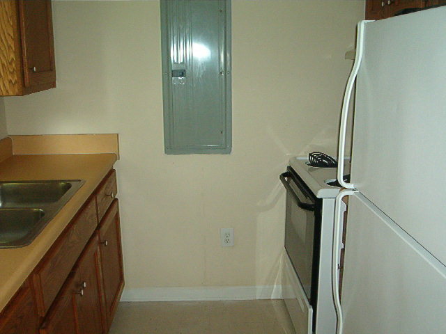 Building Photo - Ideal Home Located in the City Limits