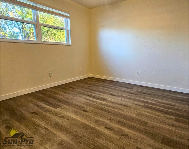 Foto del edificio - 5813 Spruce Creek Rd