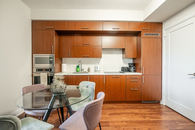 Building Photo - 31 Bales Ave