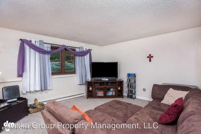 Building Photo - 2 br, 1 bath House - 8632 Boundary Ave P6