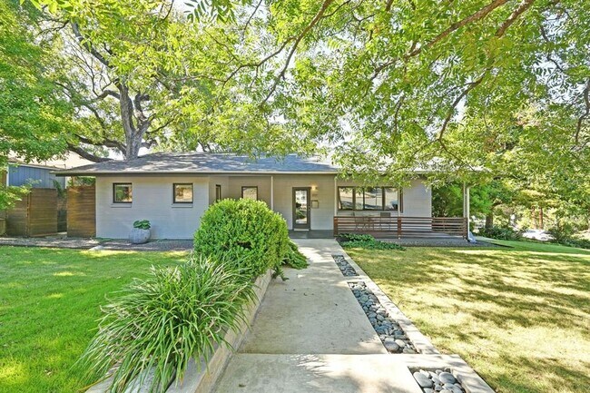 Building Photo - 701 Brownlee Cir