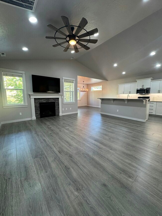 Building Photo - 10496 W Daylily Ct