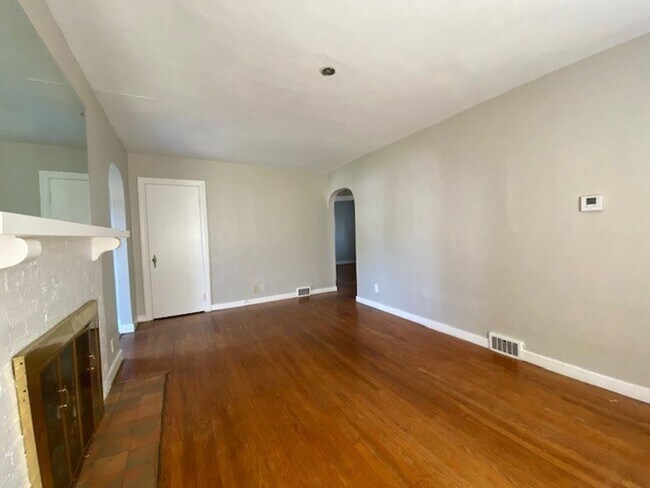 Building Photo - Welcome to this charming two bedroom, one ...