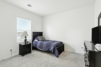 Building Photo - 5830 Capri Frst Dr