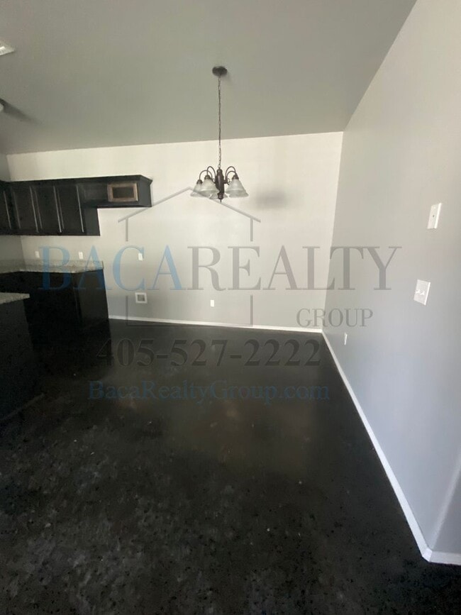 Building Photo - Gorgeous newer 3br 2ba duplex!!