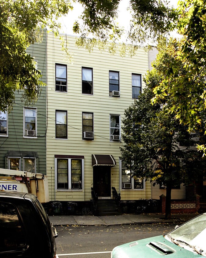 Primary Photo - 98 Eagle St