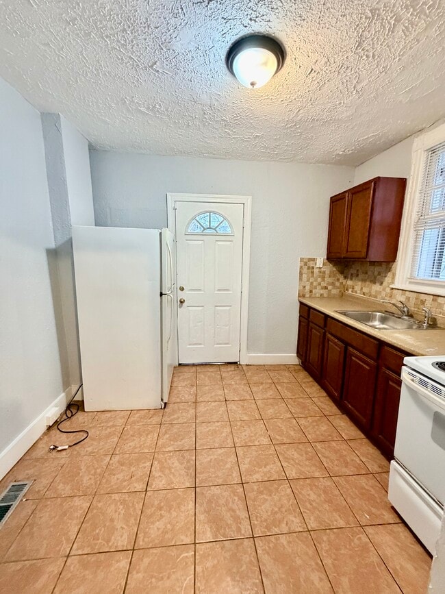 Foto del edificio - 5627 Malcolm St