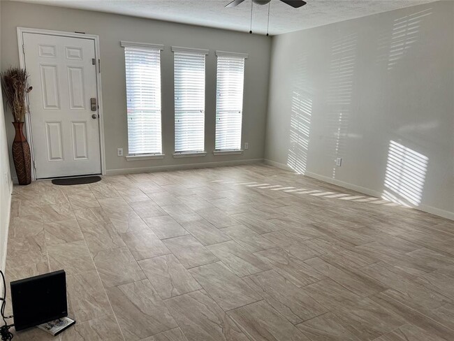 Building Photo - 2207 Diamond Crest Dr
