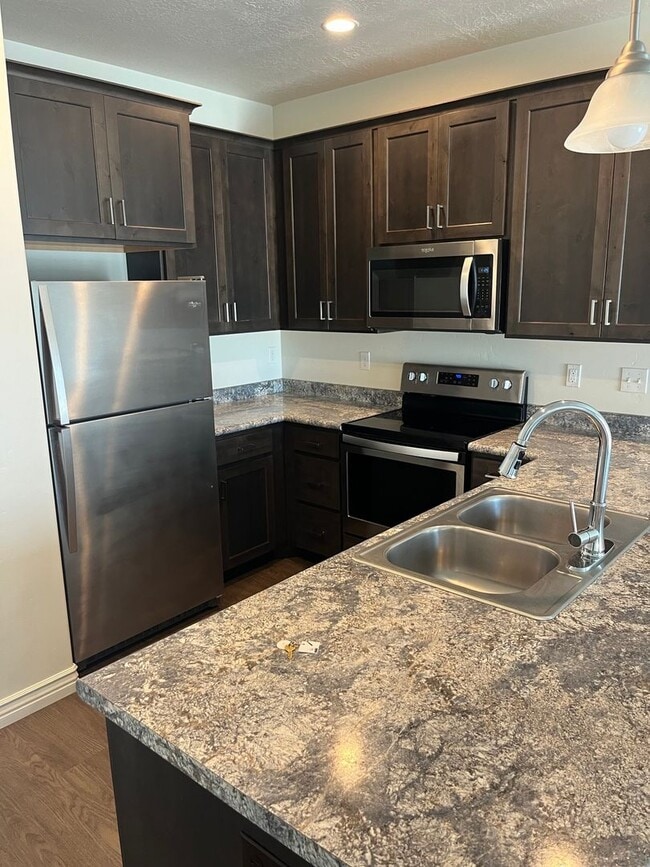 Foto del edificio - Cute Orem Townhome