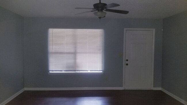 Building Photo - 4115 Bloomdale Dr
